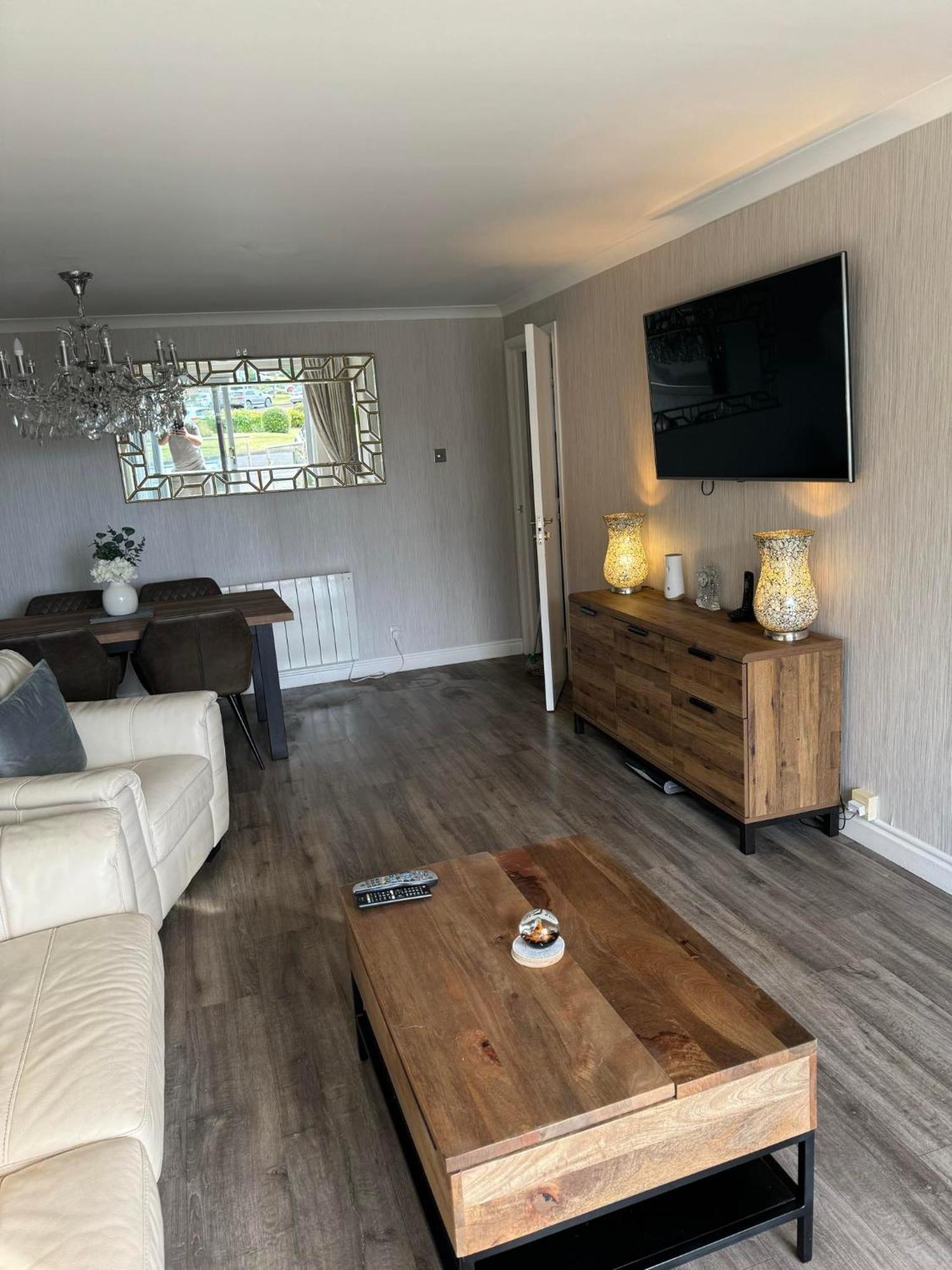 Largs Sea Front, Modern Apartment Værelse billede